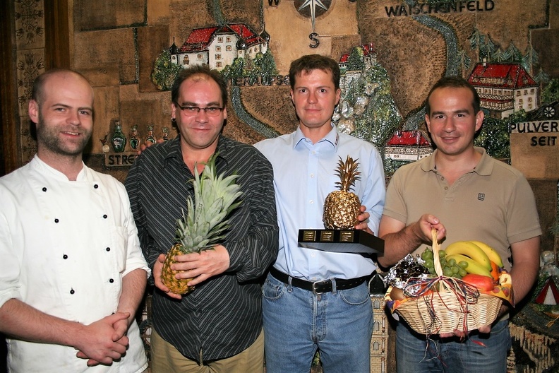 Pulverblitz - Bezold vor Gabriel und Hirn, rechts Hausherr Christian Bezold pulverblitz.JPG